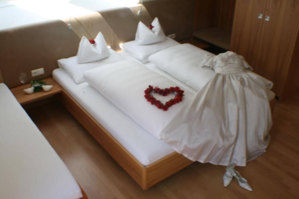 Hotel Lowen Блуденц Екстер'єр фото
